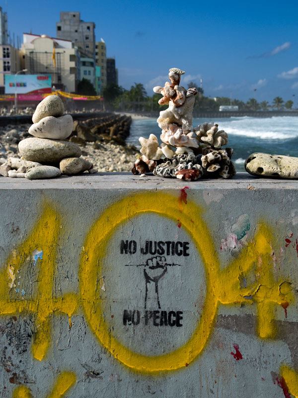 Graffiti on Male's eastern sea-wall Photo: Aznym